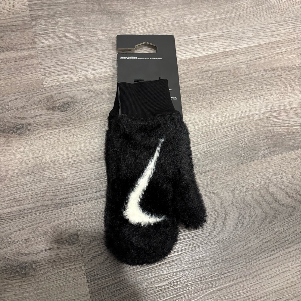 New Nike mittens